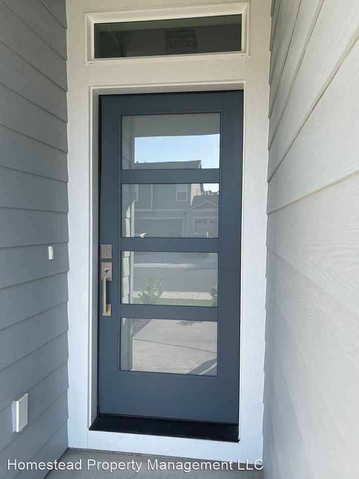 1383 Natalie Ct - Photo 2 of 28