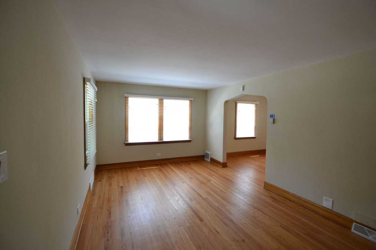 5624 S Natoma Ave - Photo 3 of 10