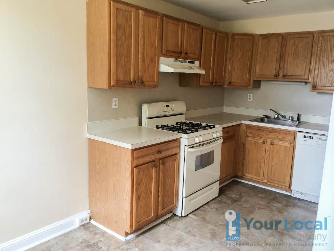 1102 Tremont Dr - Photo 3 of 9