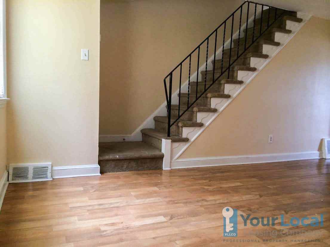 1102 Tremont Dr - Photo 2 of 9