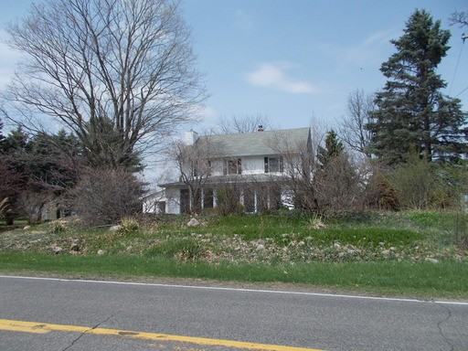 1061 Sherwood Rd E - Photo 2 of 16