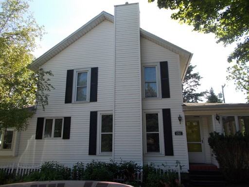 1061 Sherwood Rd E - Photo 3 of 16