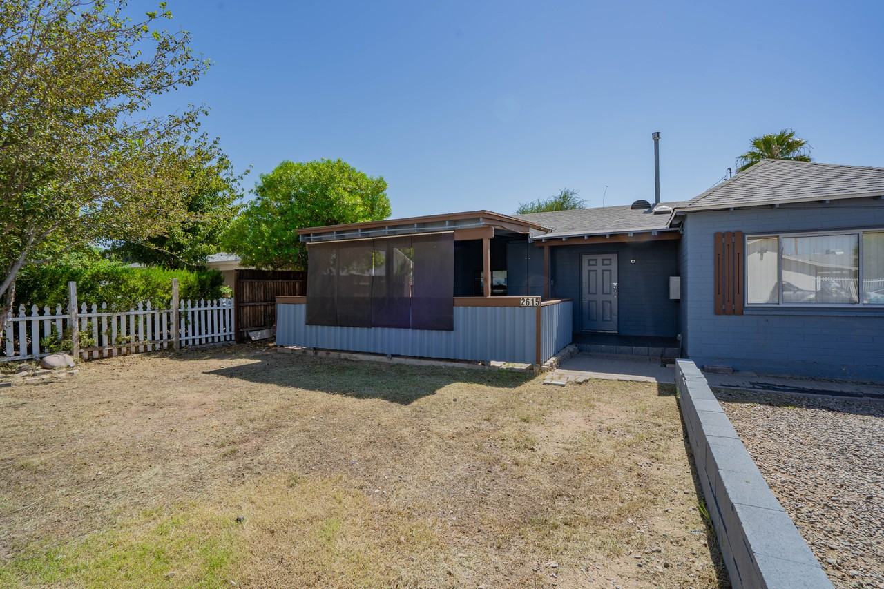 2615 W Augusta Ave - Photo 2 of 2