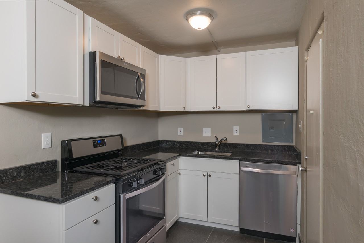 482 E Norwich Ave - Photo 2 of 7