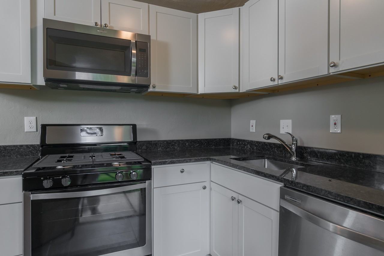 482 E Norwich Ave - Photo 3 of 7