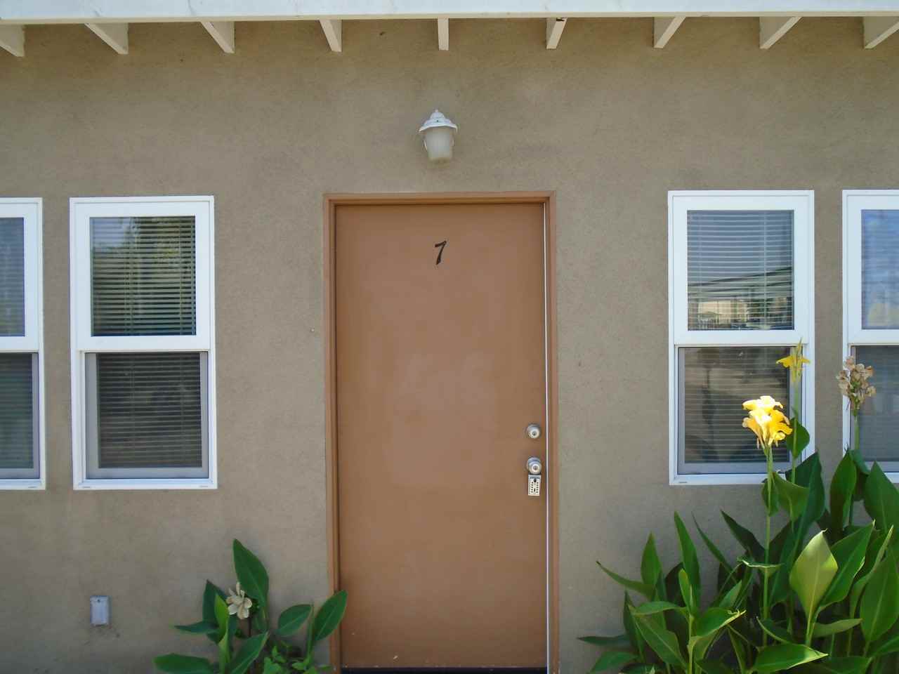 1263 S Oxnard Blvd - Photo 3 of 10