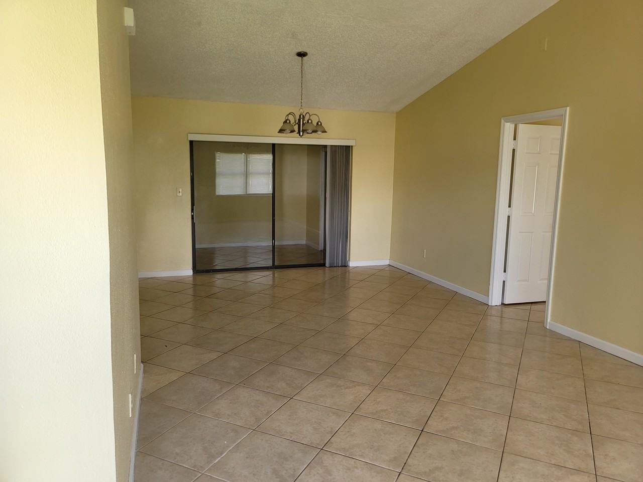 304 Mariana Way - Photo 3 of 17