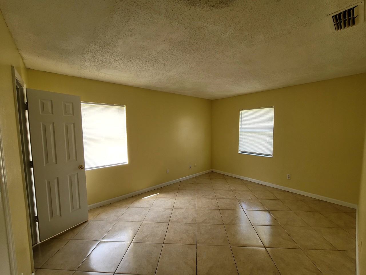 304 Mariana Way - Photo 7 of 17