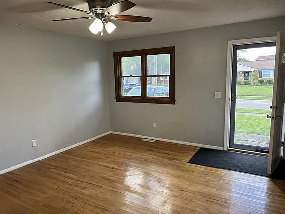 2432 Bracebridge Dr - Photo 2 of 11