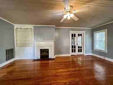 805 S Main St - Photo 2 of 8