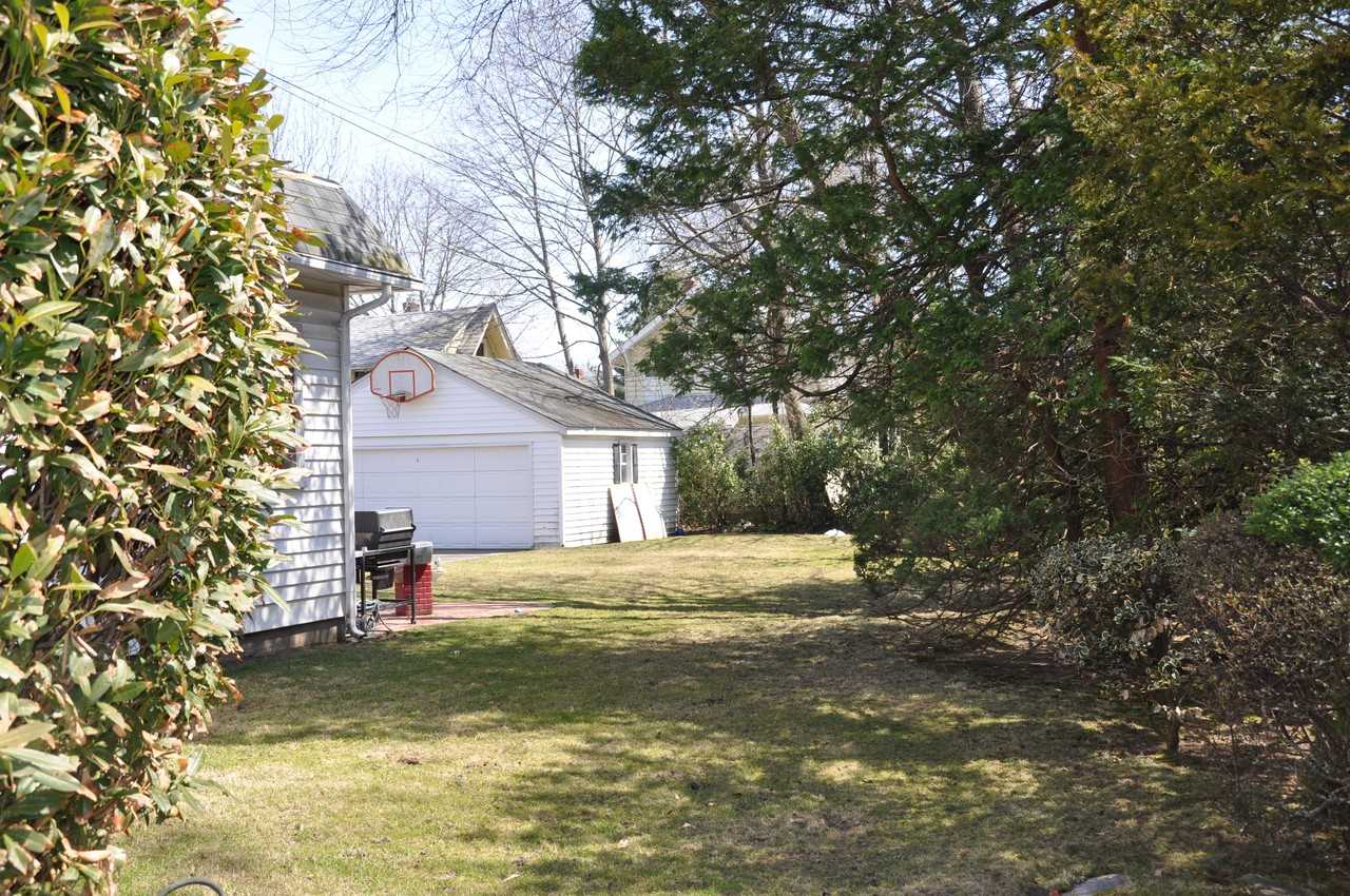 211 Morris Ave - Photo 2 of 7