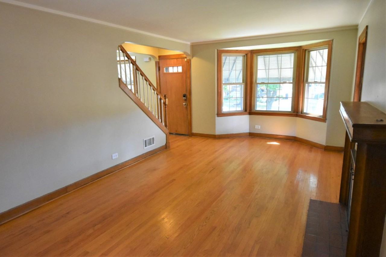 2234 Buckingham Ave - Photo 3 of 15