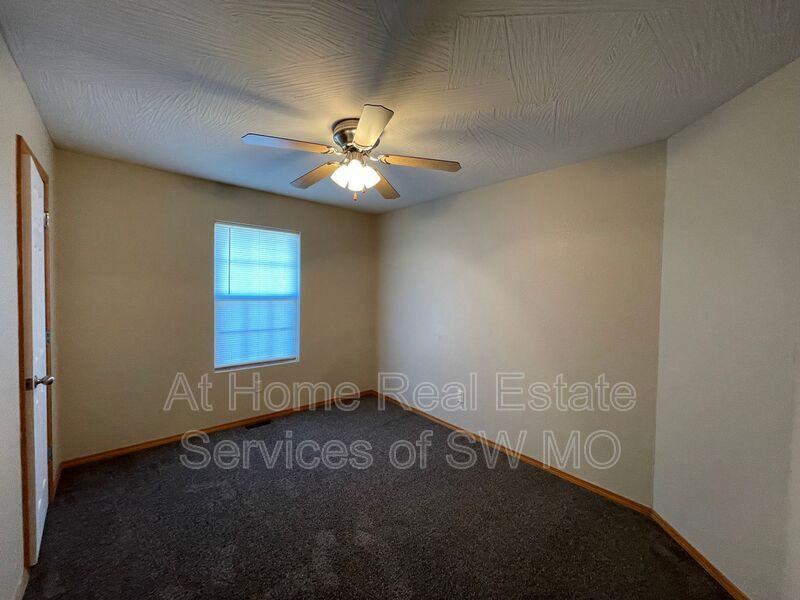 917 N Madison Ave - Photo 5 of 11