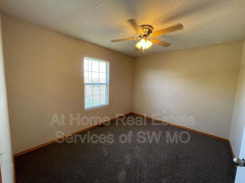 917 N Madison Ave - Photo 6 of 11