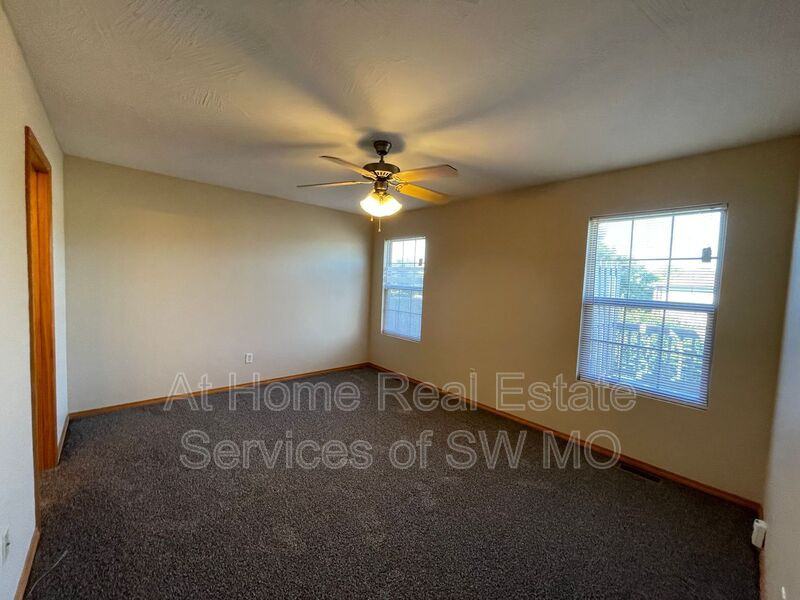 917 N Madison Ave - Photo 7 of 11