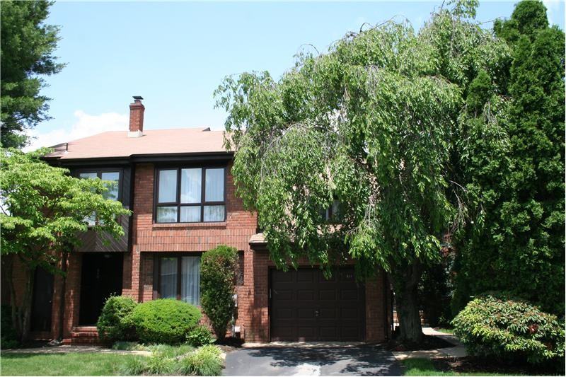 311 Willowbrook Dr - Photo 2 of 8