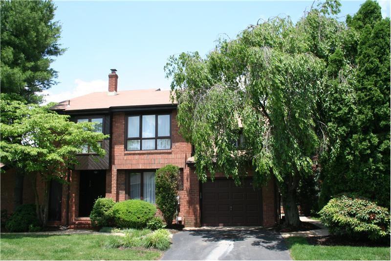 311 Willowbrook Dr - Photo 3 of 8