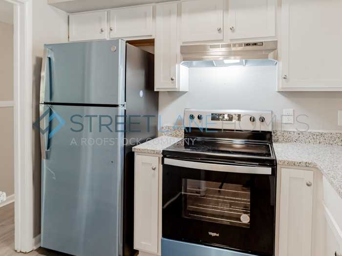 823 Austin St - Photo 3 of 26