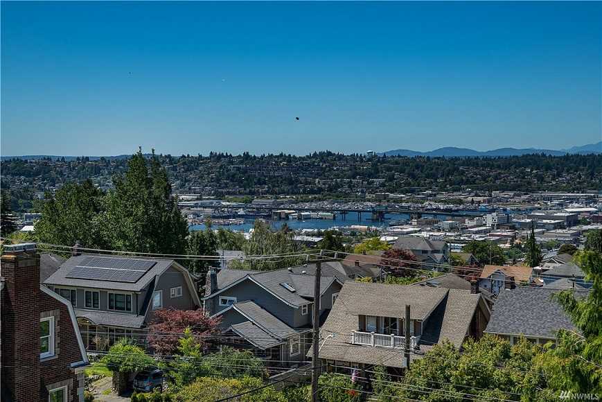 5201 Phinney Ave N #C - Photo 2 of 27