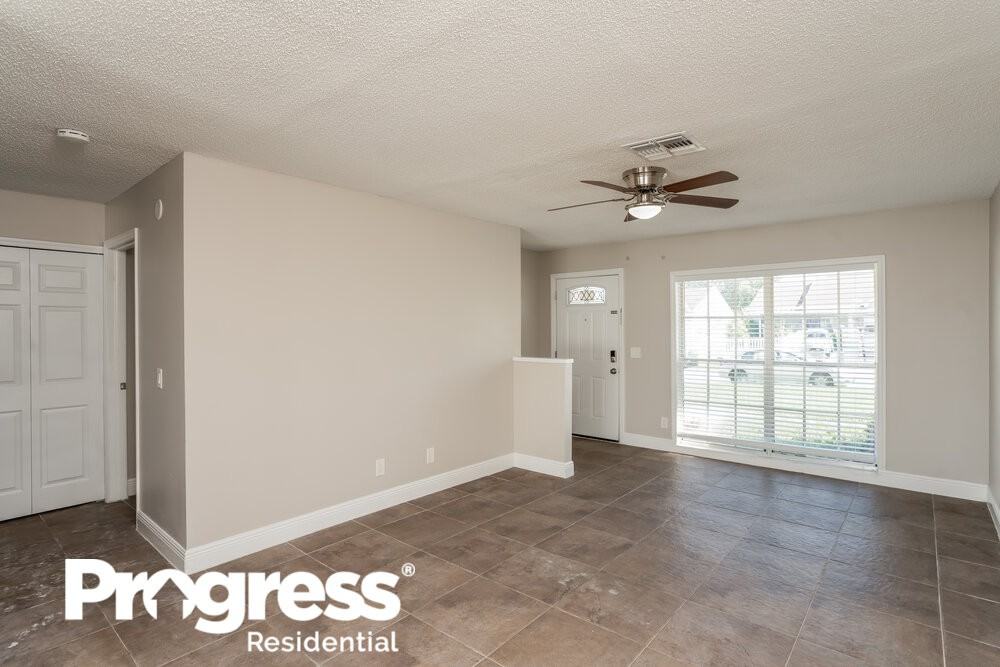 1919 Crown Park Dr - Photo 3 of 16