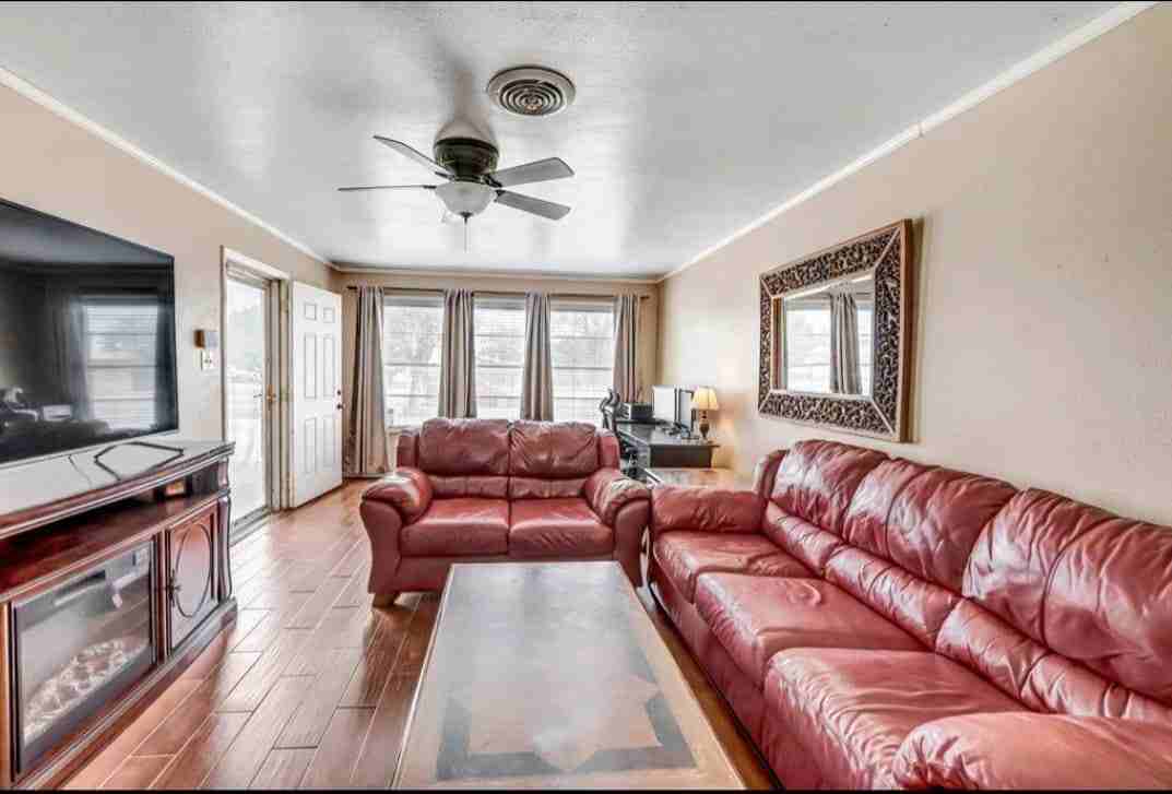 3507 W Illinois Ave - Photo 2 of 11