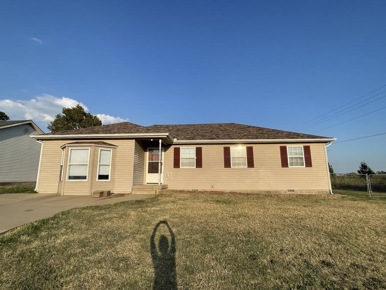 1703 Blue Bird Dr - Photo 2 of 37
