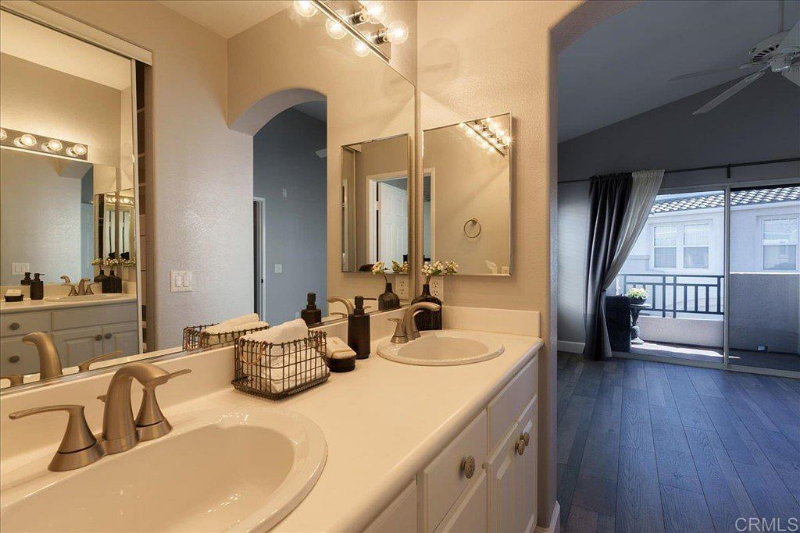 7577 Hazard Center Dr - Photo 3 of 10