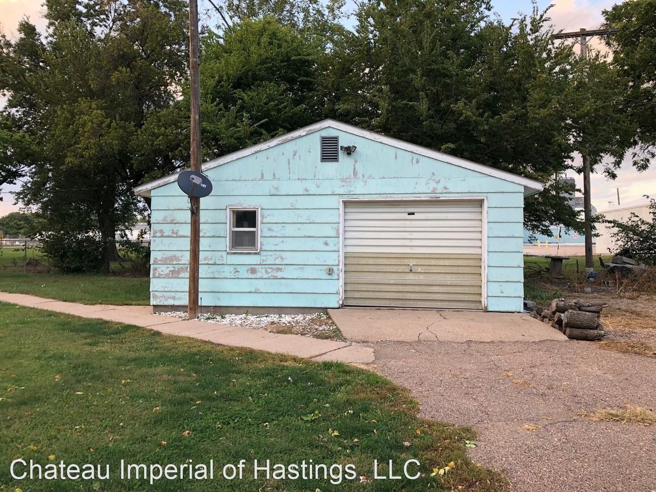 210 W 10th St - Photo 2 of 16