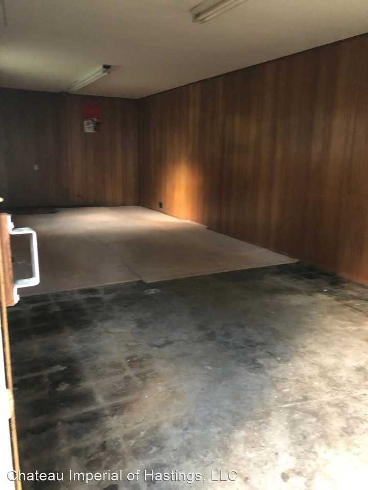 210 W 10th St - Photo 3 of 16