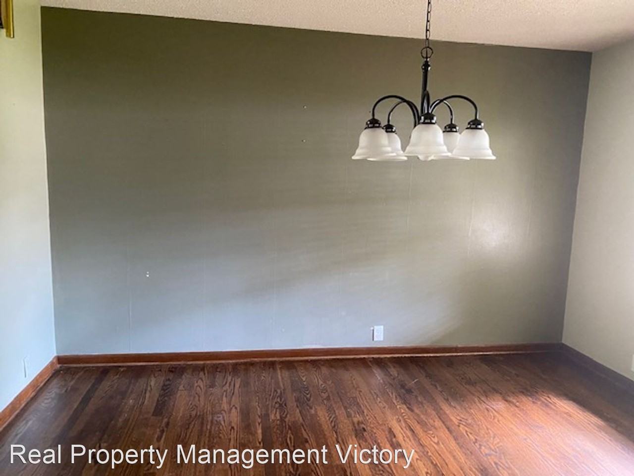 201 Holly St - Photo 3 of 11