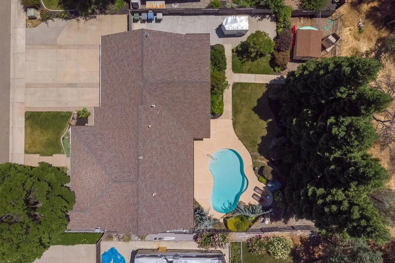 3376 Kentwood Dr - Photo 3 of 31