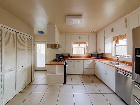 322 Quincy St Ne - Photo 3 of 21