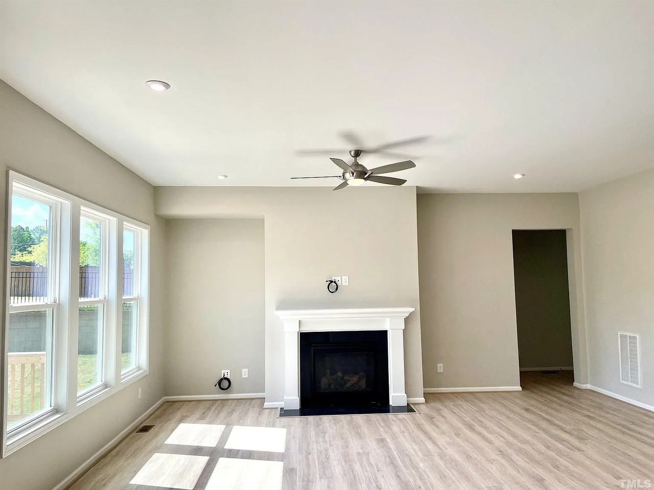 412 Moore Hill Way - Photo 3 of 26