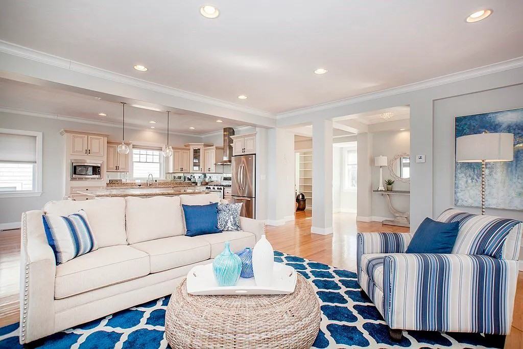 700 Sea St - Photo 3 of 32