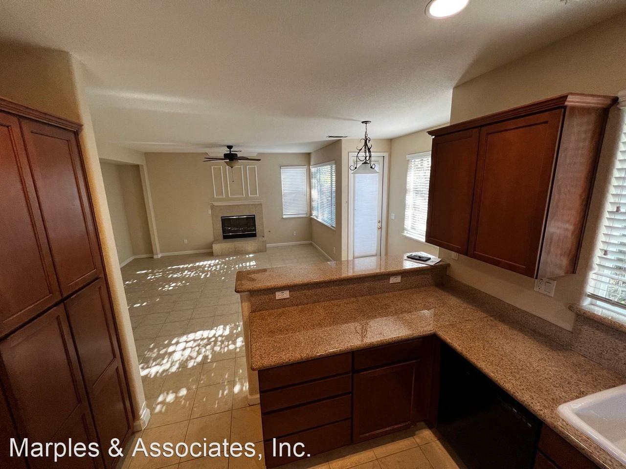 512 Lassen Way - Photo 2 of 23