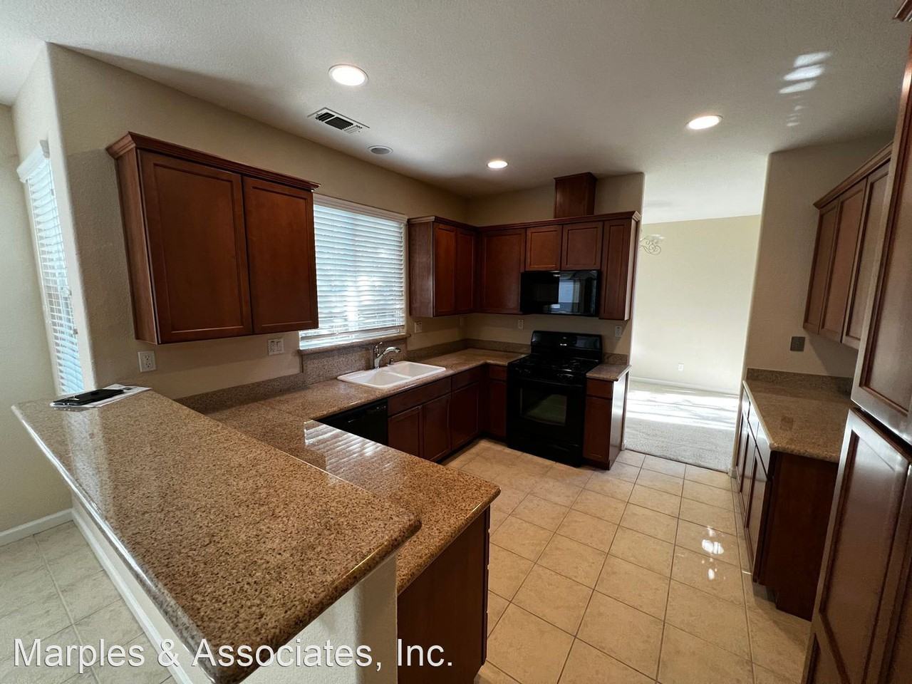 512 Lassen Way - Photo 3 of 23