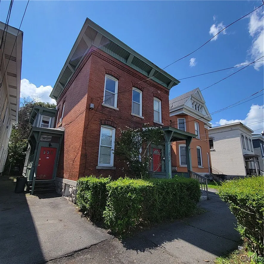 811 N Townsend St 1, Syracuse, NY 13208 3 Bedroom Apartment for 1,250