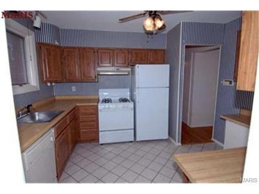 10049 Fieldcrest Ln - Photo 3 of 12