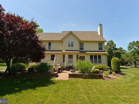 697 Wimbledon Lane - Photo 2 of 51