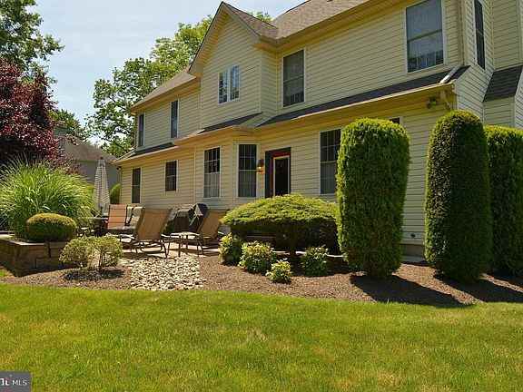 697 Wimbledon Lane - Photo 3 of 51