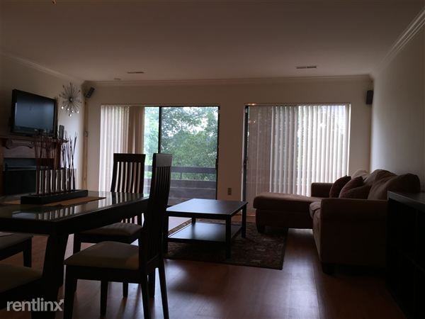 1023 Quincy St NE - Photo 3 of 25