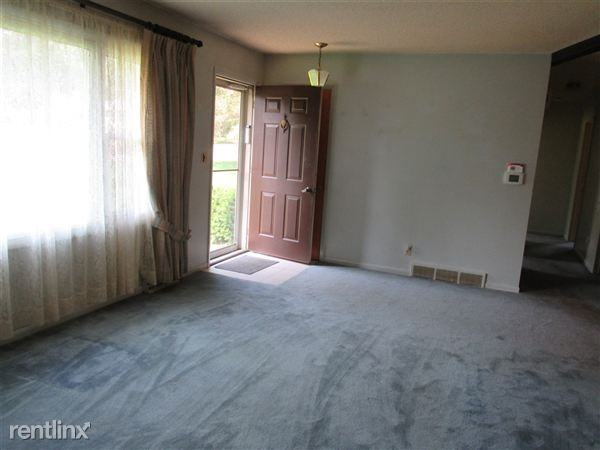 376 Richard St - Photo 2 of 15