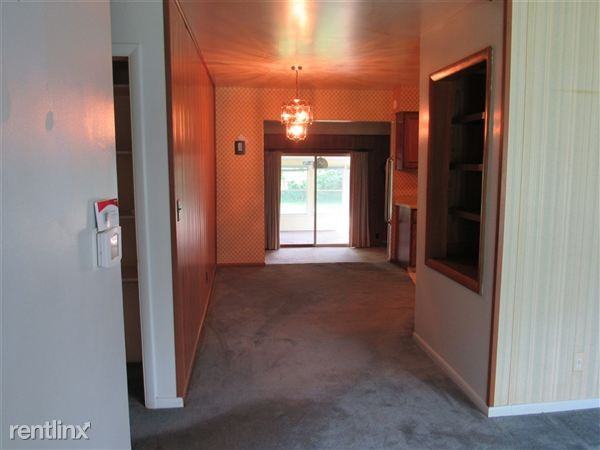 376 Richard St - Photo 3 of 15