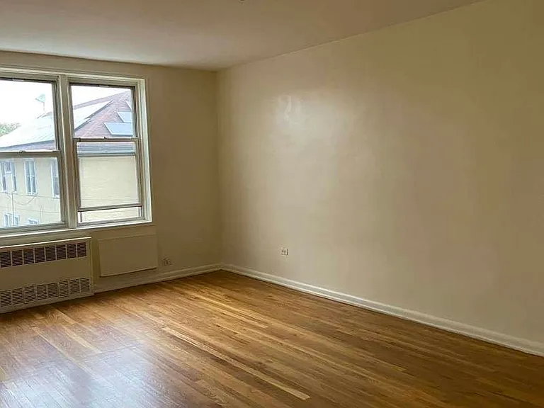 1600 Avenue T #L1 - Photo 2 of 6