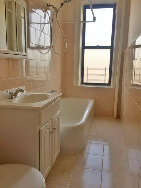 129 Ocean View Ave #4D - Photo 2 of 4