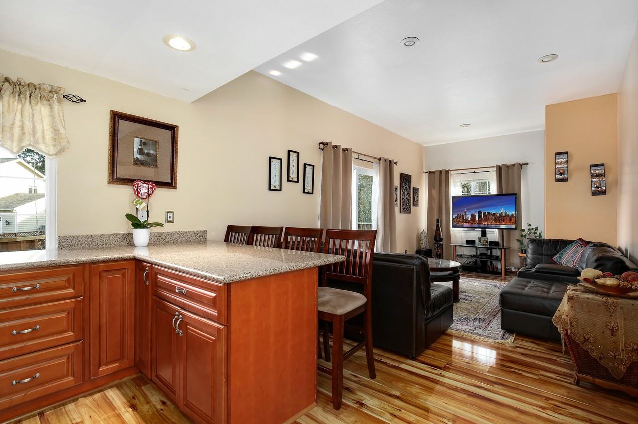 607 109th Place Southeast - Photo 3 of 33