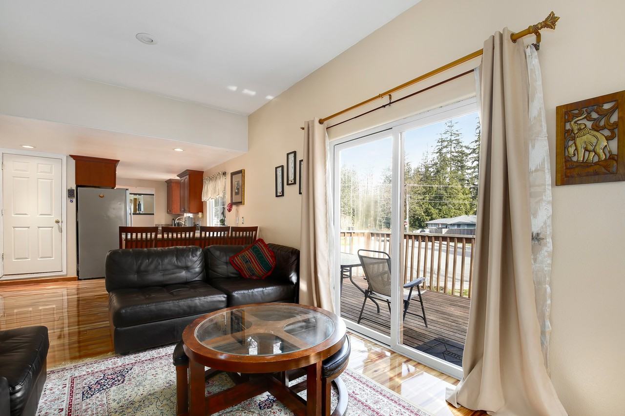 607 109th Place Southeast - Photo 5 of 33