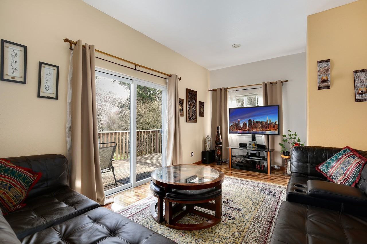 607 109th Place Southeast - Photo 4 of 33