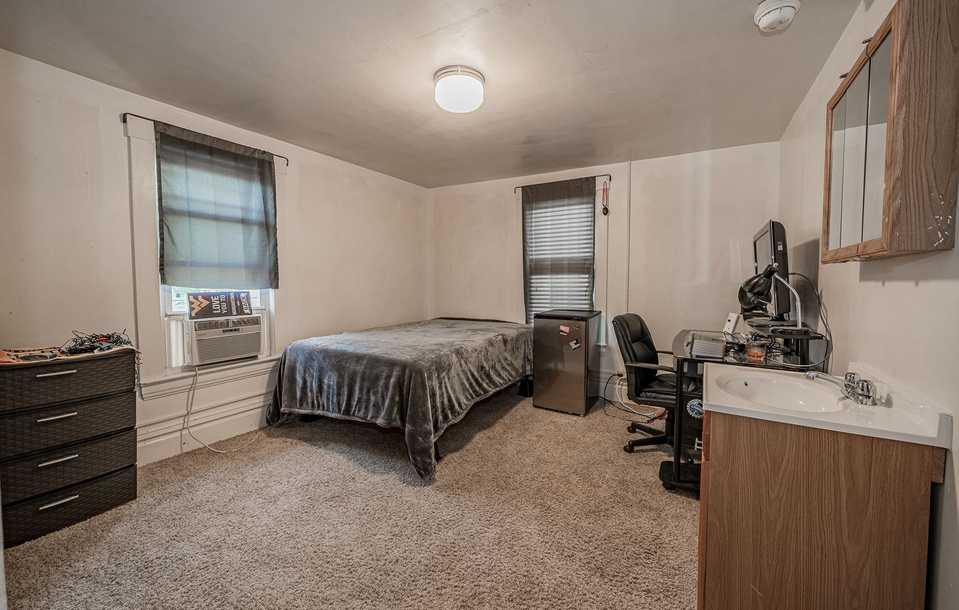 725 Wells Street #1 - Photo 5 of 10