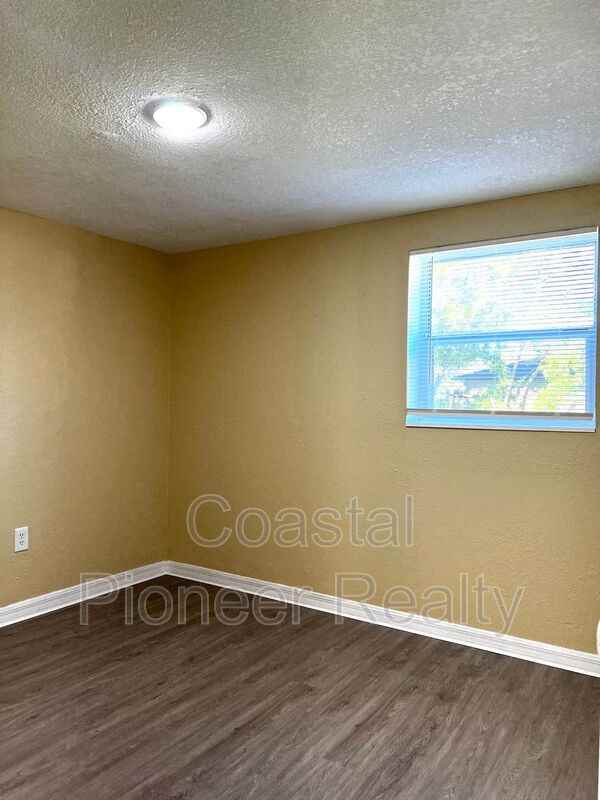 3012 Star St - Photo 3 of 21